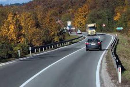 Сообраќајот на сите државни патишта се одвива тековно по суви коловози