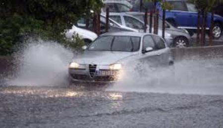 Мокрите пътища се превръщат в истински кошмар за шофьорите