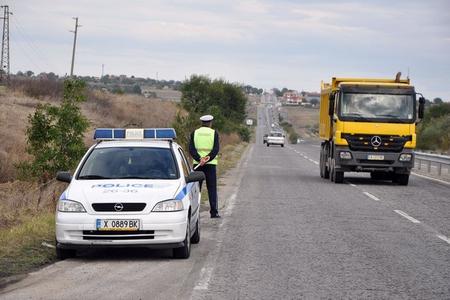 Общо 3413 товарни автомобила и 1001 автобуса са проверени от служители на „Пътна полиция“ в страната през миналата седмица, от които 1146 са в нарушения