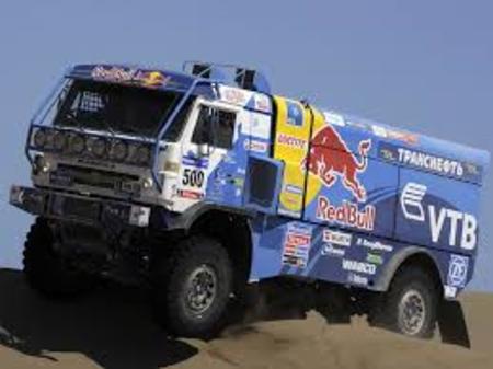 kamaz 4326 - камион, който лети с 1000 к.с., тежи 10 тона, скача на 40 метра и гори „до 140 л/100 км“