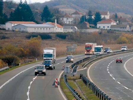 Сообраќајот на државните патишта се одвива по суви коловози.