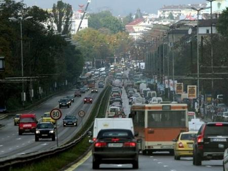 Pojačan je promet na gradskim prometnicama i obilaznicama... pojačan je promet na gradskim prometnicama i obilaznicama...