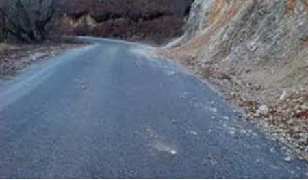 Oprezna vožnja, zbog mogućih odrona na drž.putu M2 Kučevo - Majdanpek. oprezna vožnja, zbog mogućih odrona na drž.putu m2 kučevo - majdanpek.