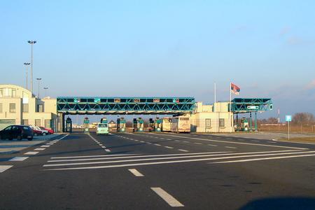 На граничните премини, од македонска страна, нема подолги задржувања за влез и за излез од државата. На граничните премини, од македонска страна, нема подолги задржувања за влез и за излез од државата.