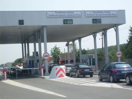 На граничните премини, од македонска страна, нема подолги задржувања за влез и излез од државата.