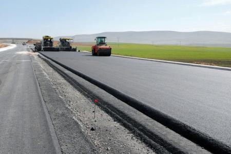 Со реконструкцијата е предвидено стружење на коловозот и поставување на нов асфалт на површина од 2.400 квадратни метри.