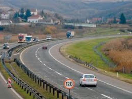 Временно е ограничено движението в двете посоки по път ii-16 София - Ребърково в района на Церово