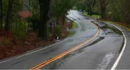 Сообраќајот на државните патишта се одвива по влажни коловози.