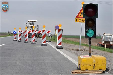 На ден 31.01.2020 г. ќе се започне со изведување градежни активности при поставување на канделабри (електрично осветлување) на магистрален пат А1 патен правец Велес-Неготино, клучка Велес-Југ во времетраење од 30(триесет) дена, за што ќе се изврши промена