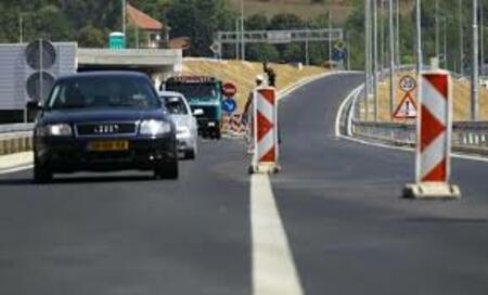 СОСТОЈБА: Сообраќајот на државните патишта се одвива непречено по суви коловози.