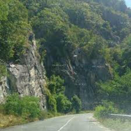 СОСТОЈБА: Сообраќајот на државните патишта се одвива по суви коловози